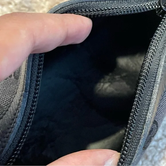 Sold! GUCCI GG cosmetic pouch - Picture 4 of 8